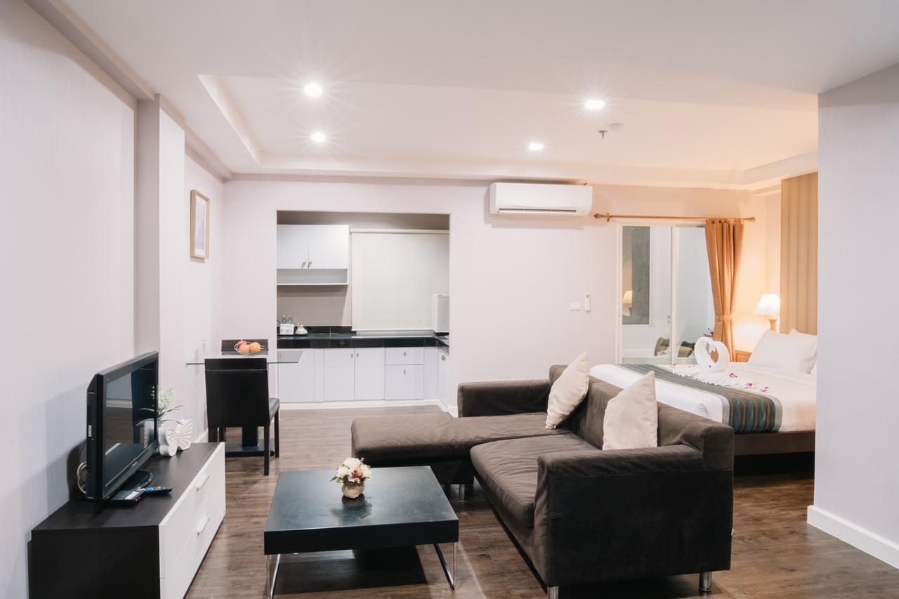 The Platinum Suite Bangkok Exterior photo