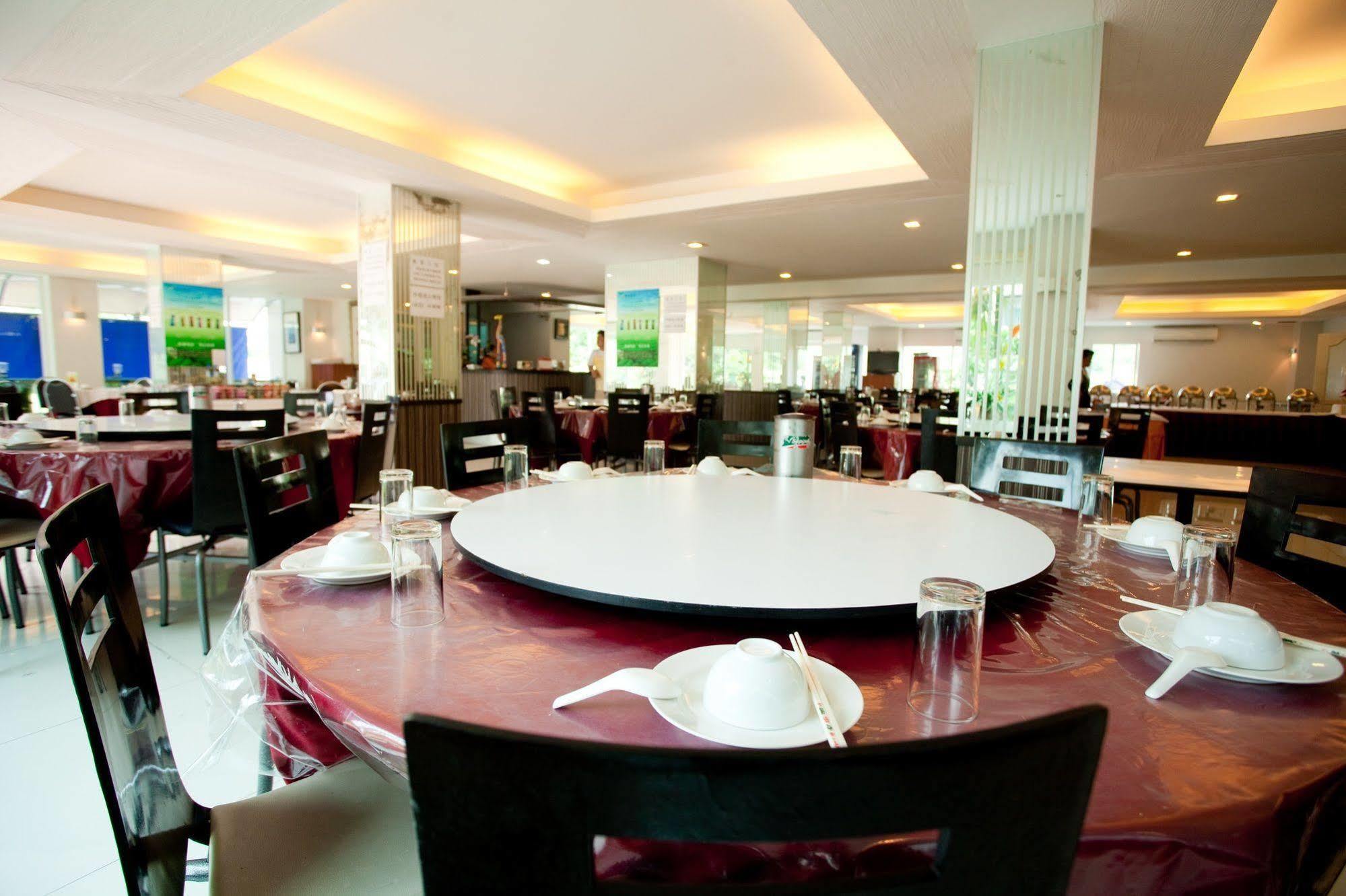 The Platinum Suite Bangkok Exterior photo